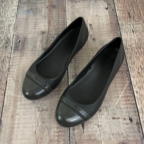 Crocs Patent Cap Toe Ballet Flat Slip Ons Dark Gray Women's Size 6 - Picture 2 of 8